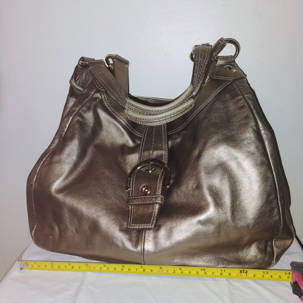 Elegant Metallic Shoulder Bag - Picture 7 of 9